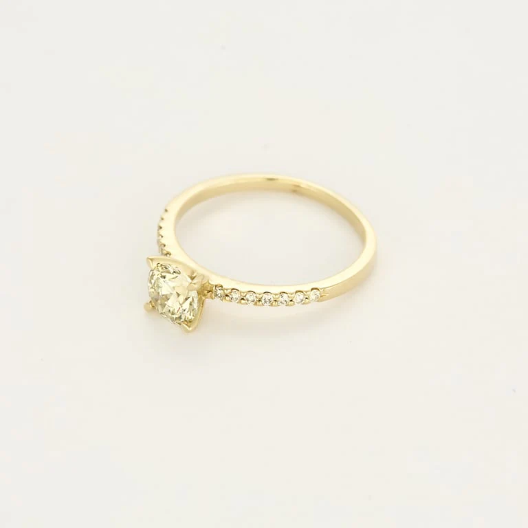 Ring Solitaire in yellow gold and diamonds  - Image 3