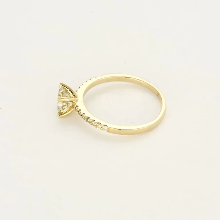 Ring Solitaire in yellow gold and diamonds  - Image 4