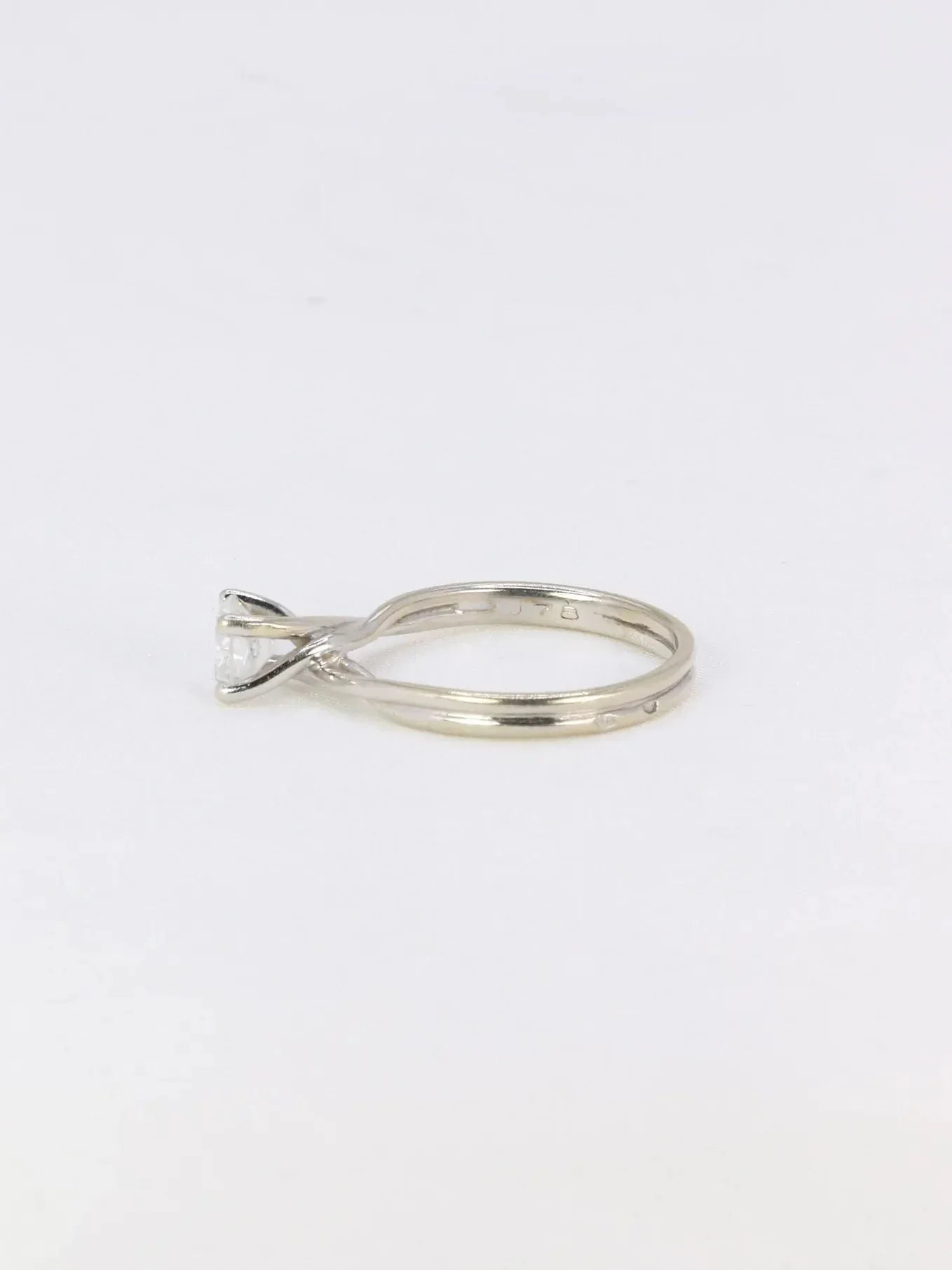 0.8ct brilliant cut diamond solitaire ring in twisted white gold - Image 4