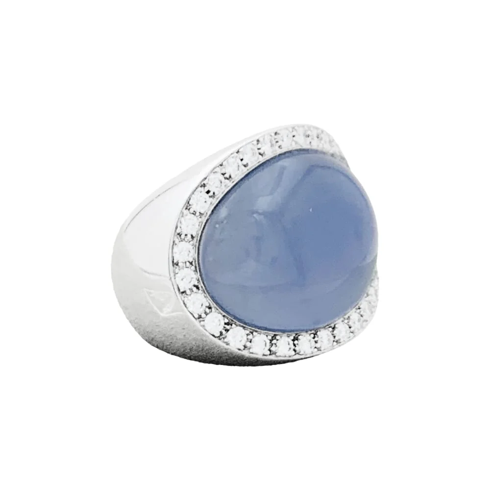 Van Cleef & Arpels ring in white gold, chalcedony and diamonds.  - Image 2