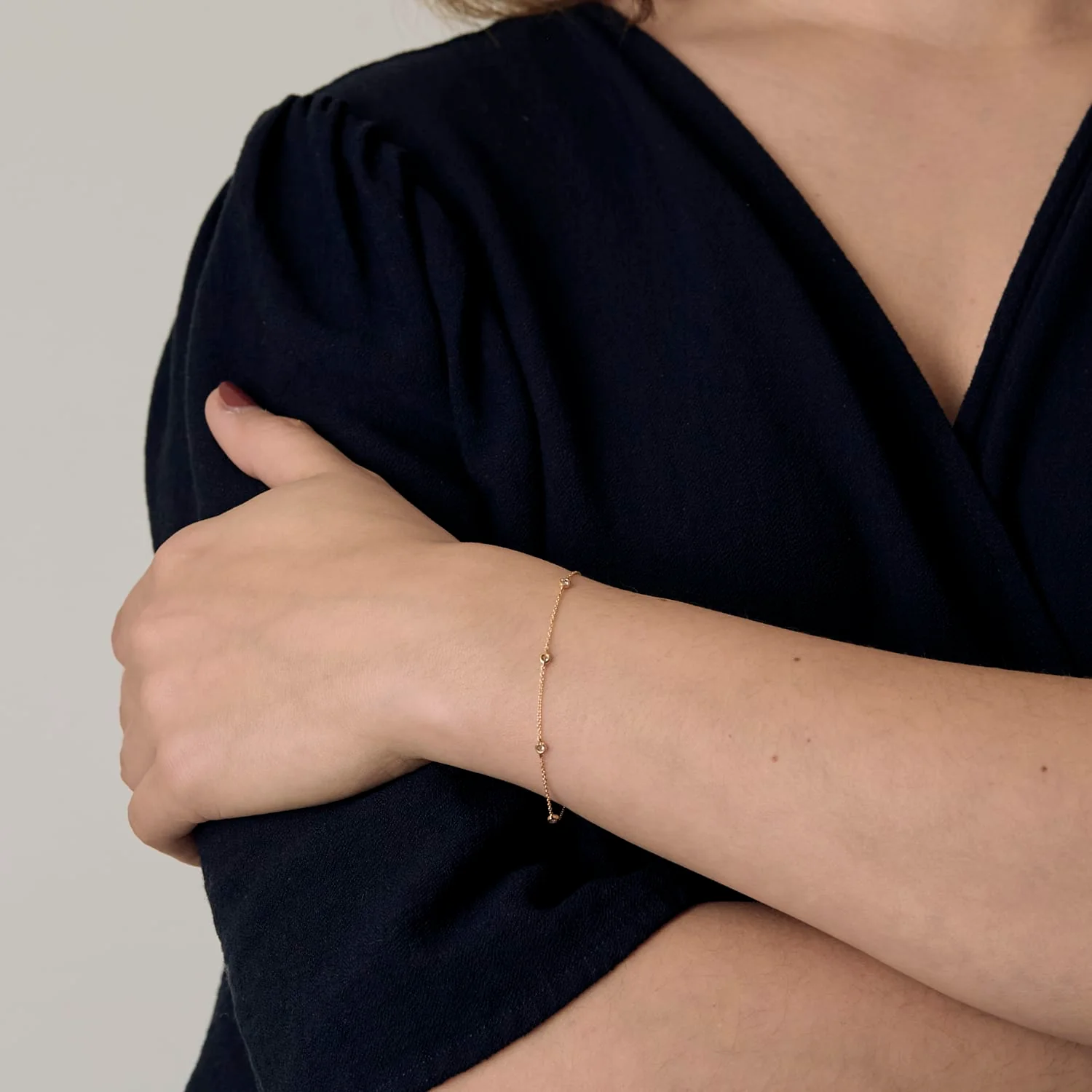 Yellow gold bracelet and small diamonds  - Image 2