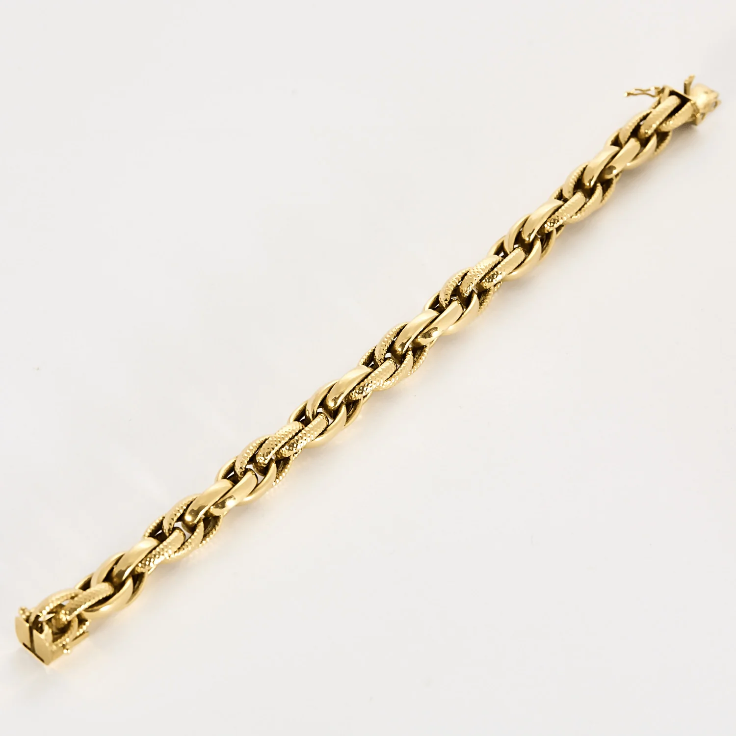 Braided yellow gold bracelet  - Image 3