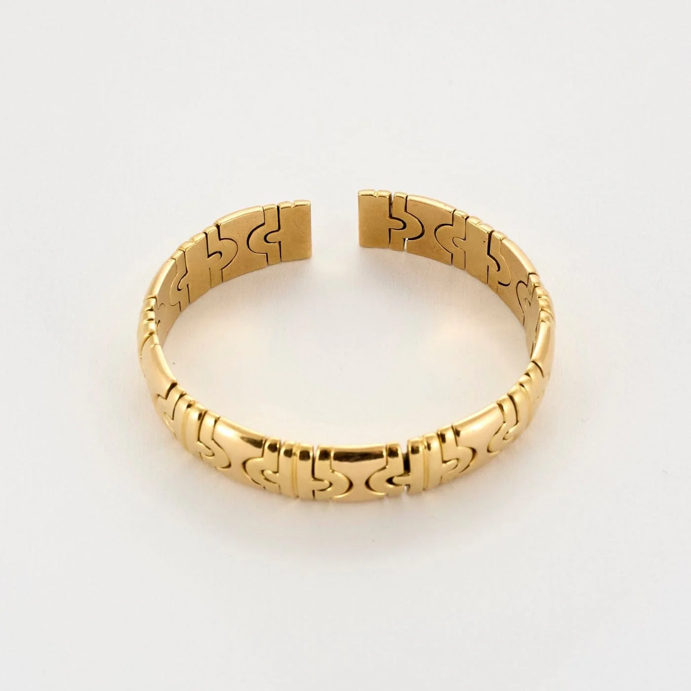 Open bangle bracelet in 18k yellow gold  - Image 4