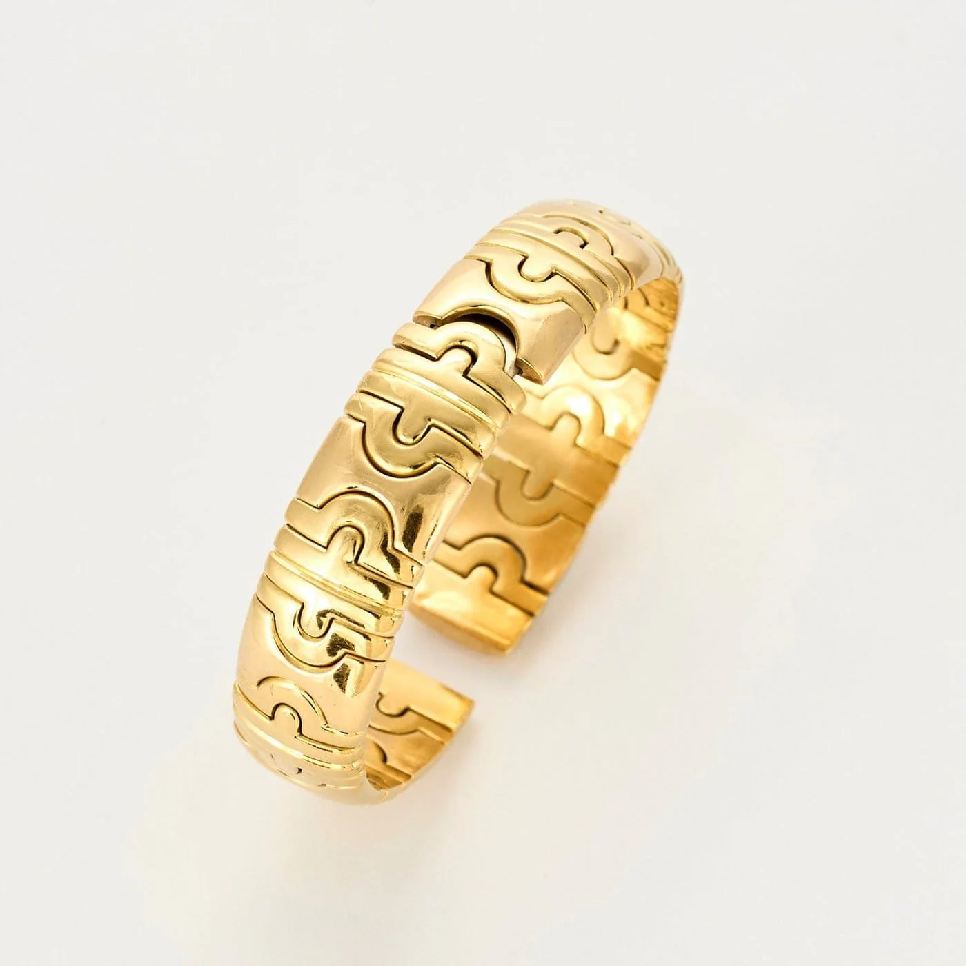 Open bangle bracelet in 18k yellow gold  - Image 6