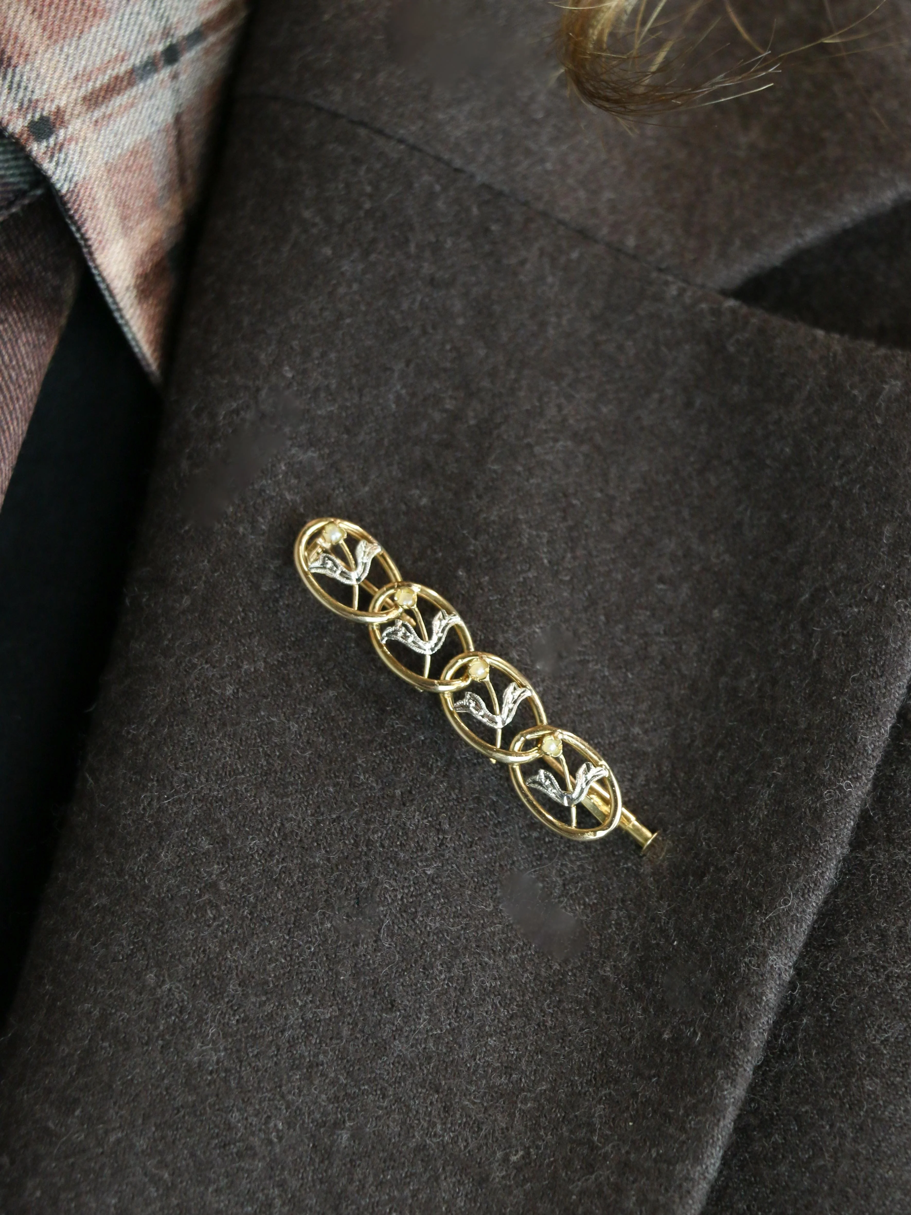 Art Nouveau flower brooch in yellow gold, white gold and pearls - Image 10
