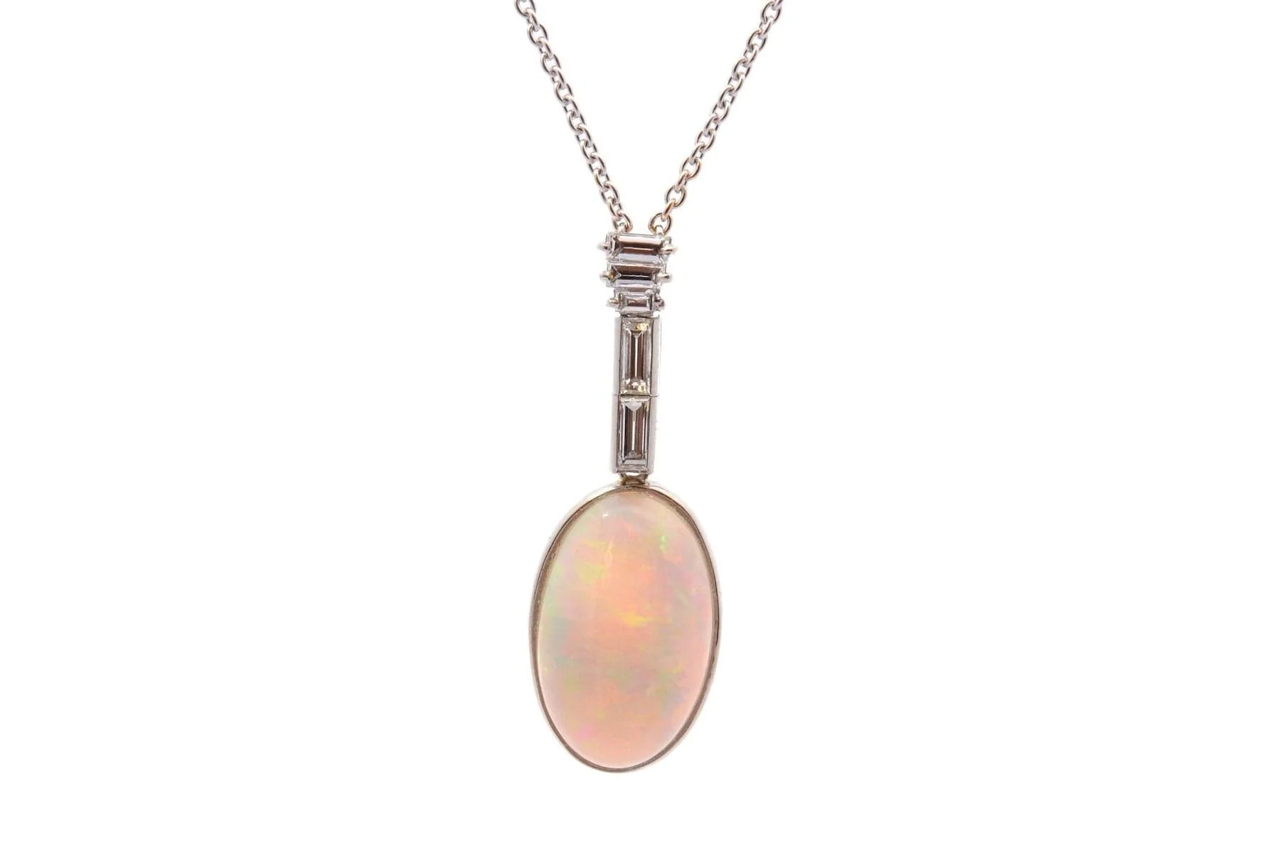 Necklace - 6.11 ct opal and diamonds 