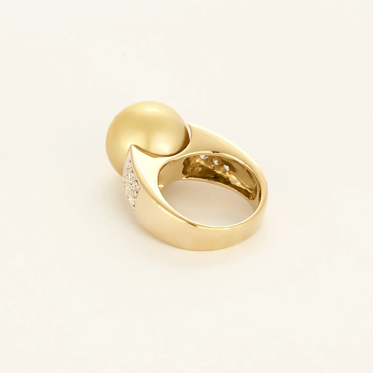 Yellow gold, white gold, diamond and Gold cultured pearl ring  - Image 5