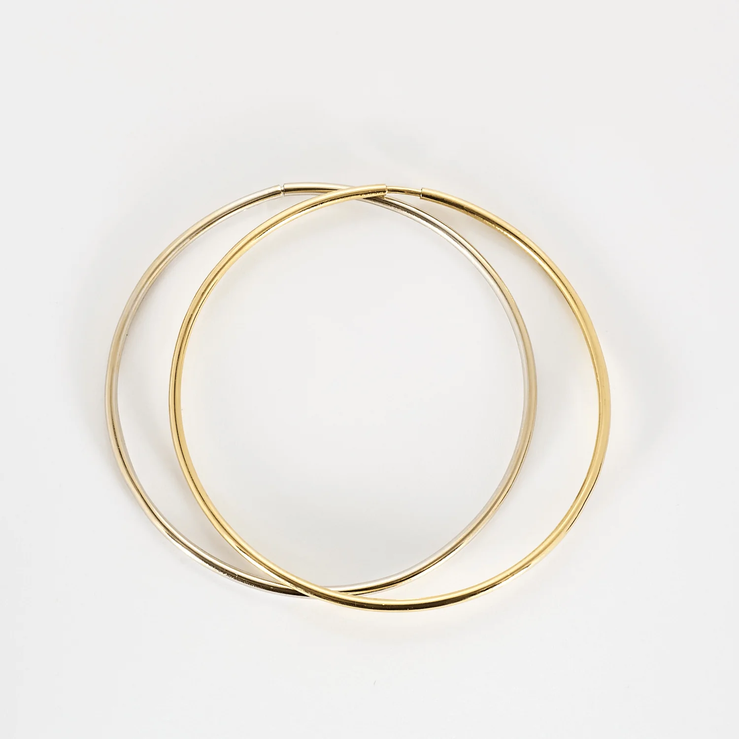 Two bangle bracelets in yellow gold and white gold  - Image 6