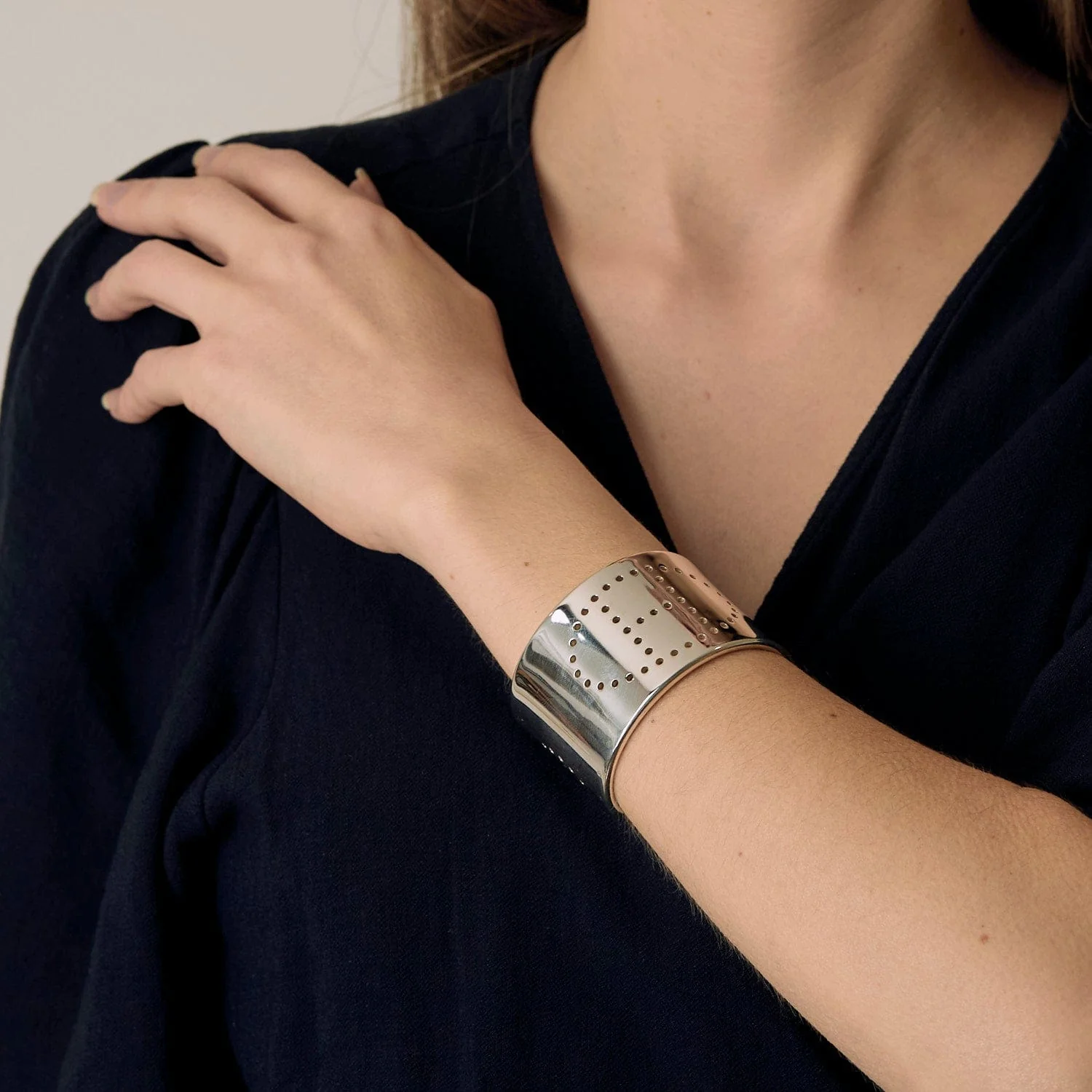 HERMES - KELLY - Cuff bracelet in silver  - Image 2