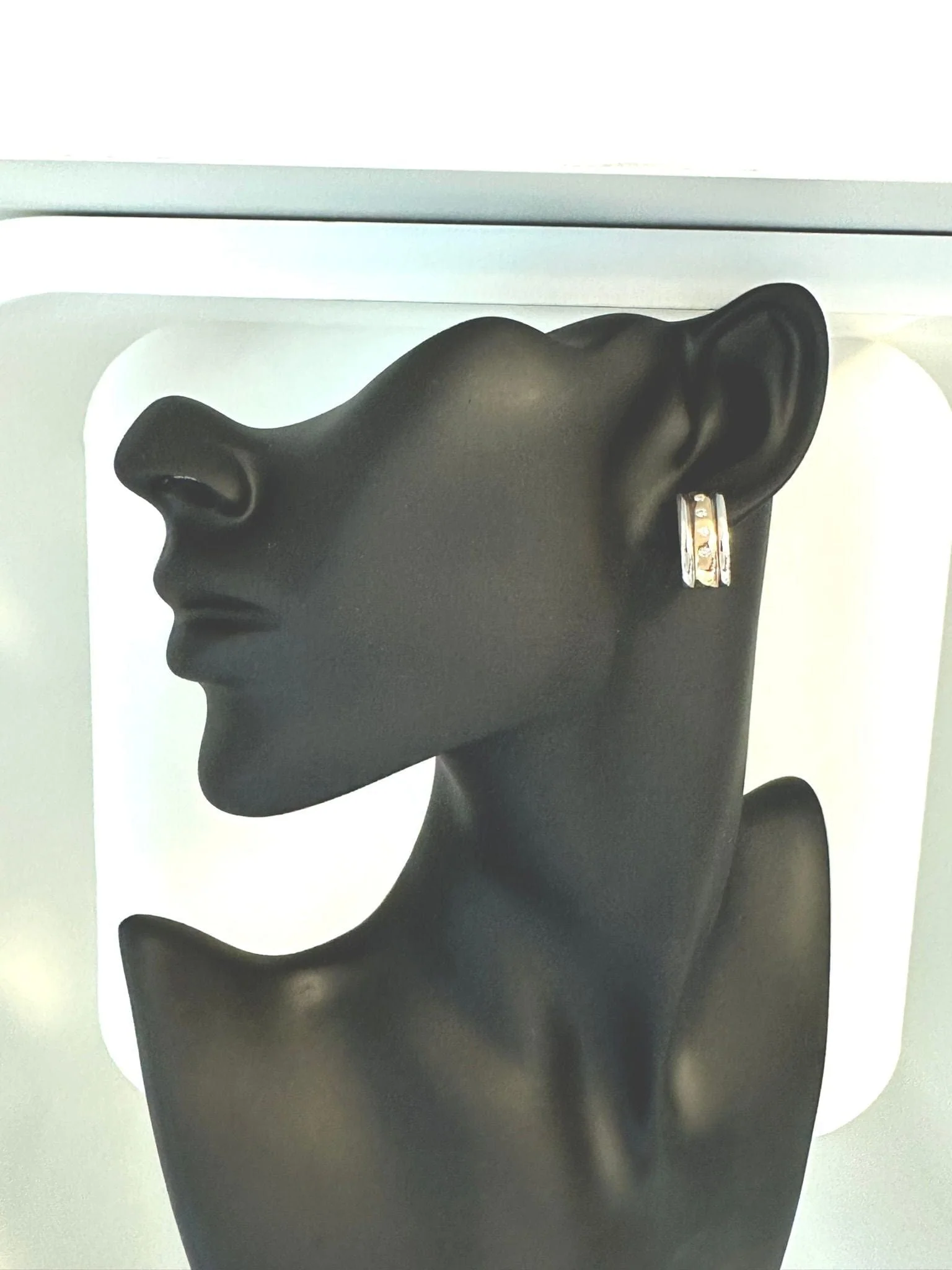 Moncara gold earrings with diamonds - Image 2