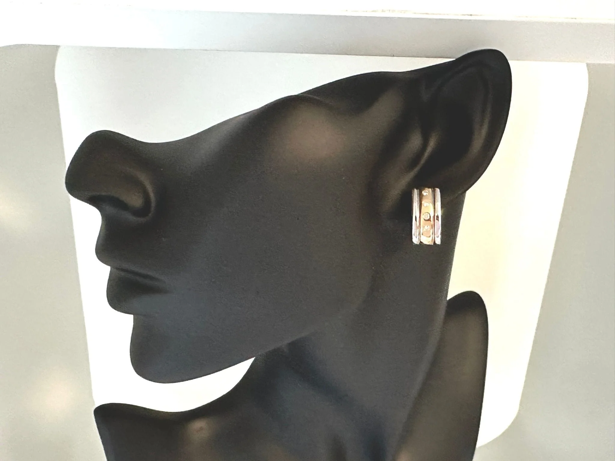 Moncara gold earrings with diamonds - Image 6