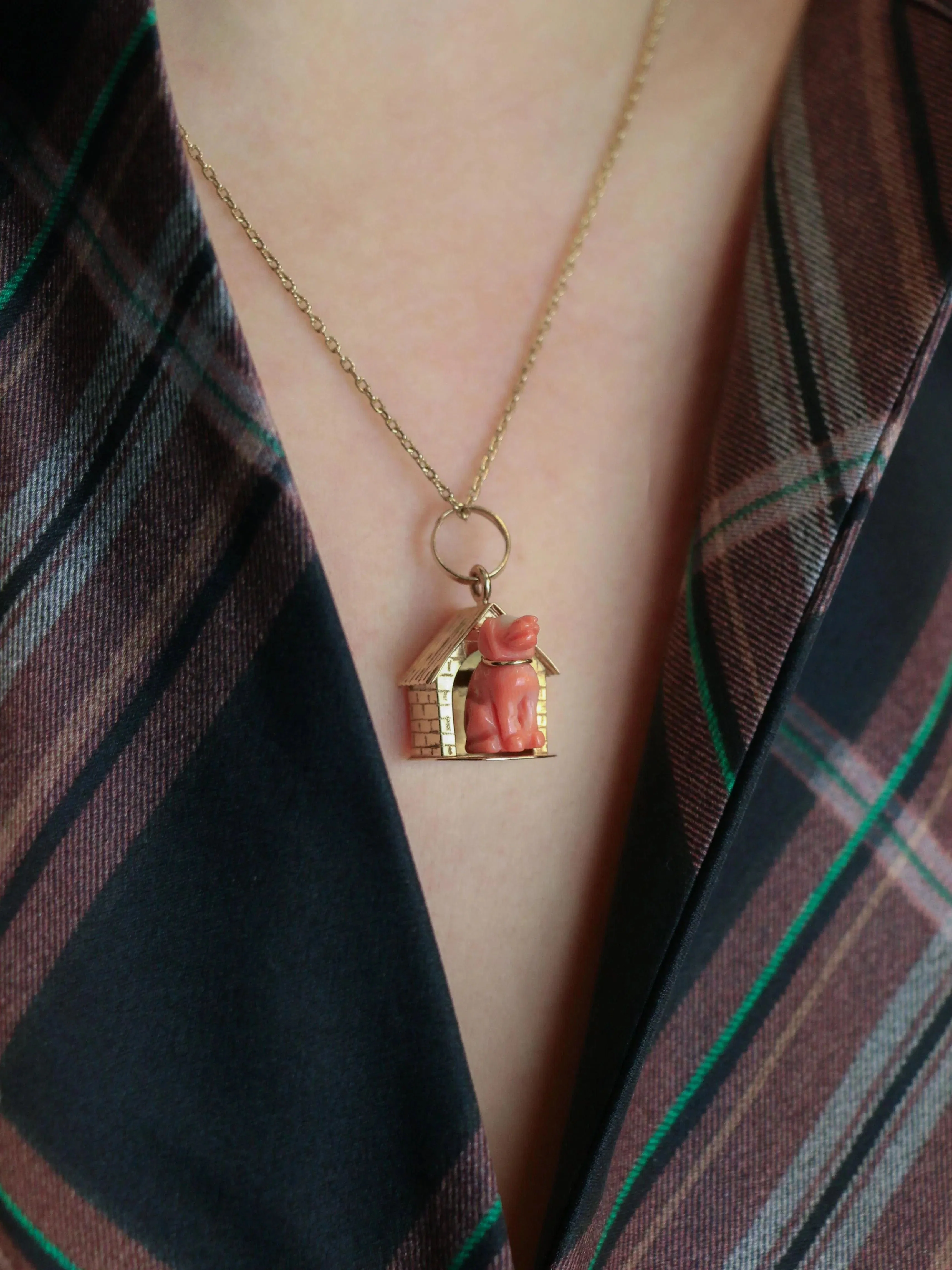 Yellow gold coral dog charms pendant - Image 9