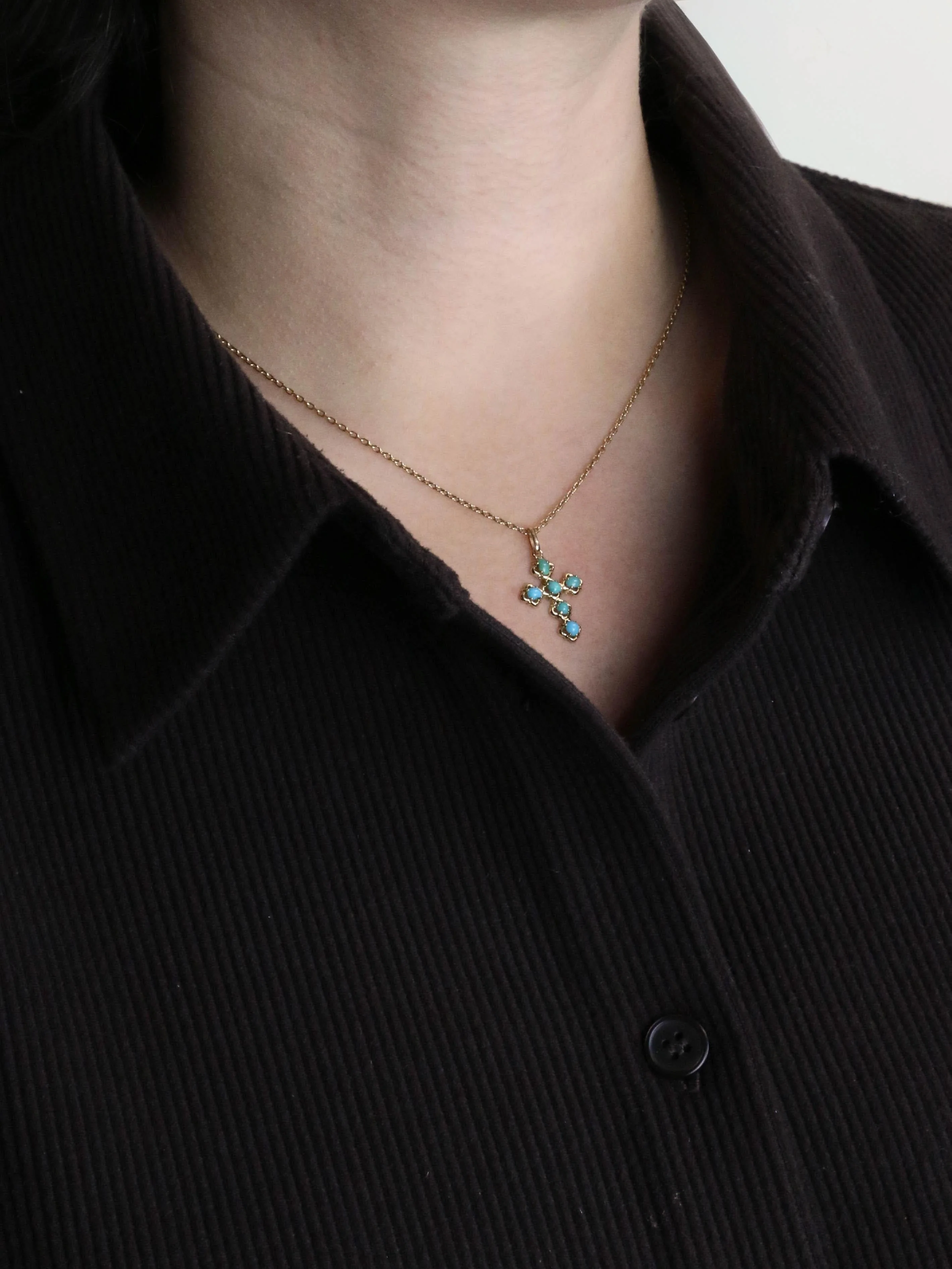 Yellow gold cross pendant with turquoise cabochons  - Image 5