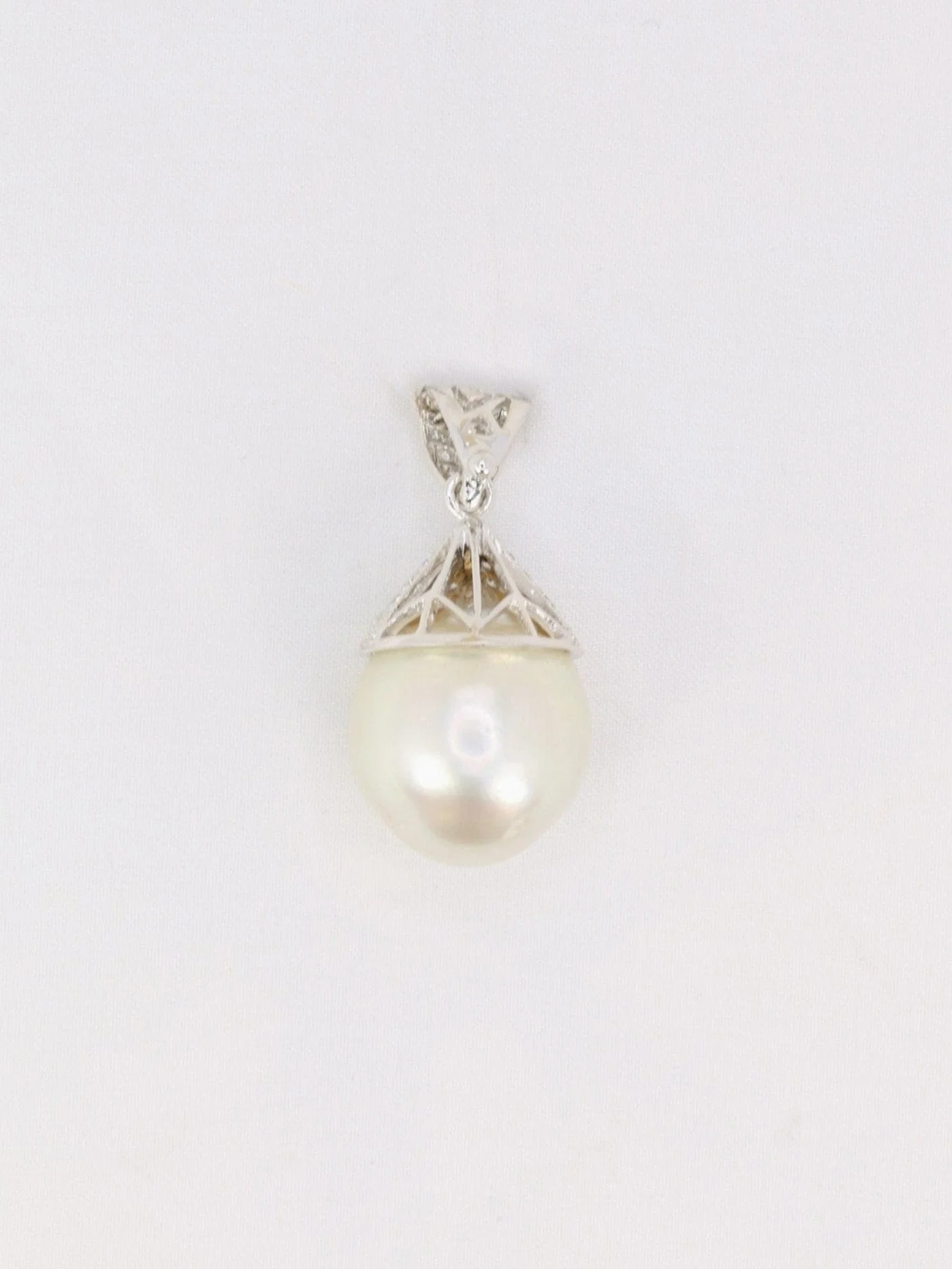White gold pendant with diamonds and baroque pearl - Image 4