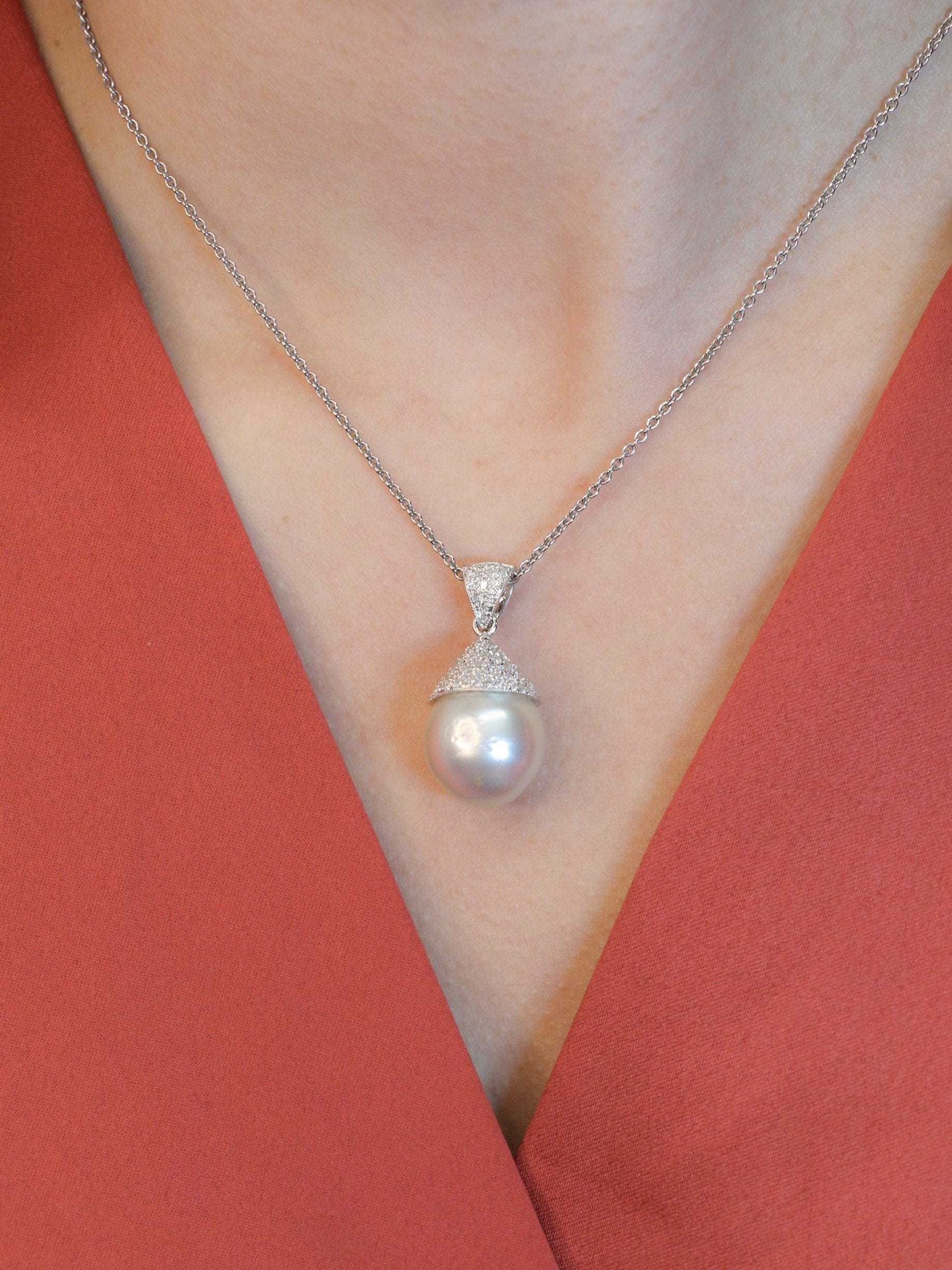 White gold pendant with diamonds and baroque pearl - Image 5
