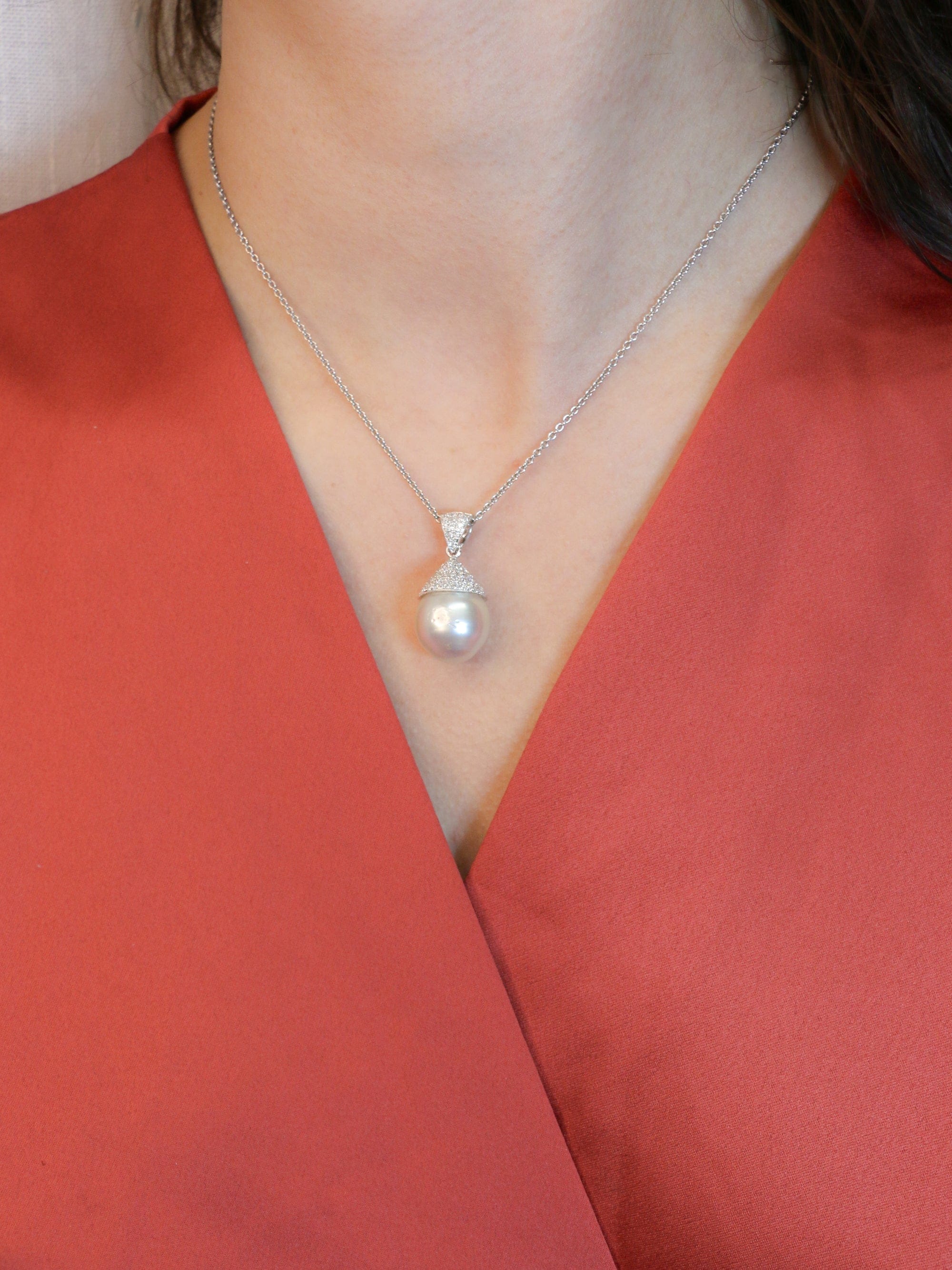 White gold pendant with diamonds and baroque pearl - Image 6