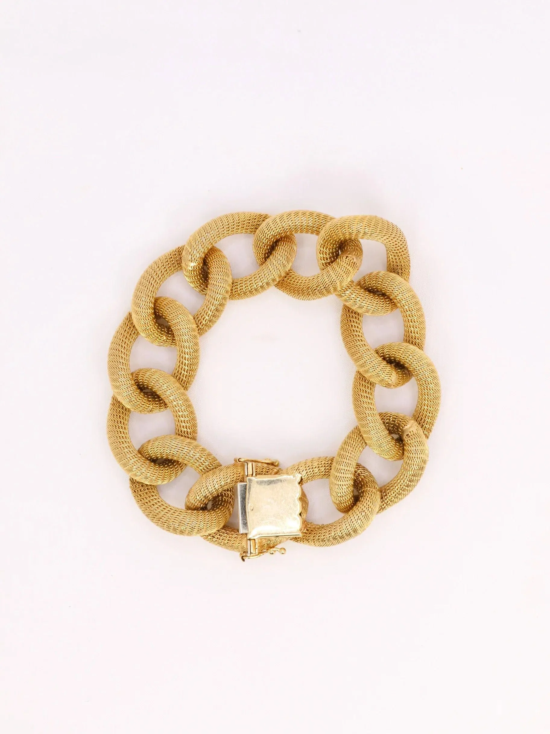 Yellow gold bracelet with oval textured links - Image 5