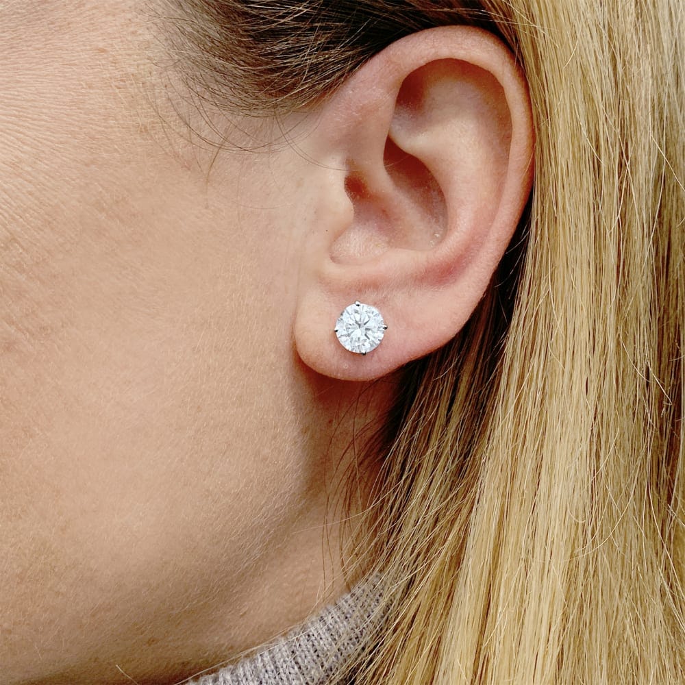 Diamond and white gold stud earrings.  - Image 6