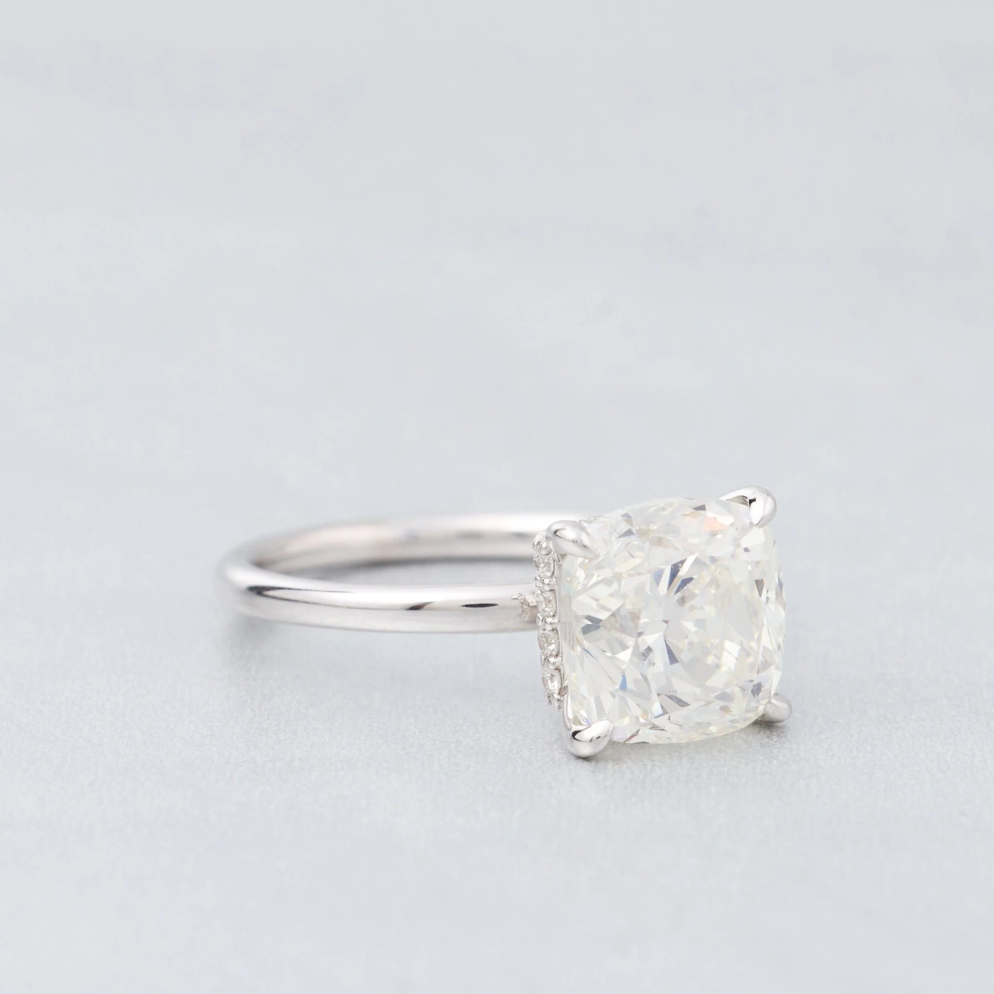 Solitaire set with a diamond in white gold - Image 2