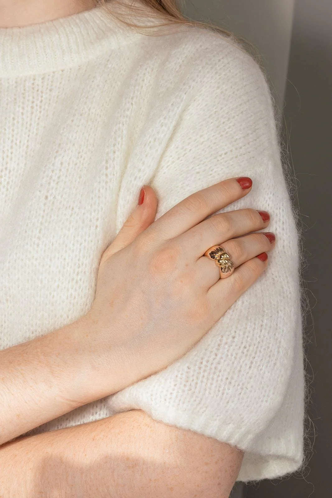 Van Cleef & Arpels Rose Gold Knot Ring - Image 2