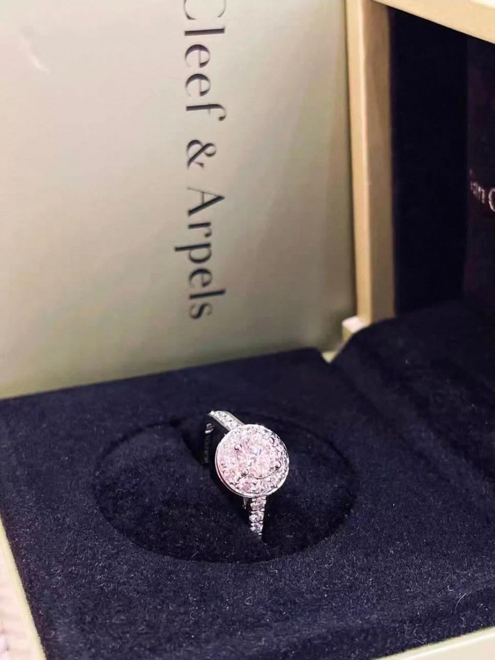 Van Cleef & Arpels Icon - 0.5 ct diamond ring  - Image 4