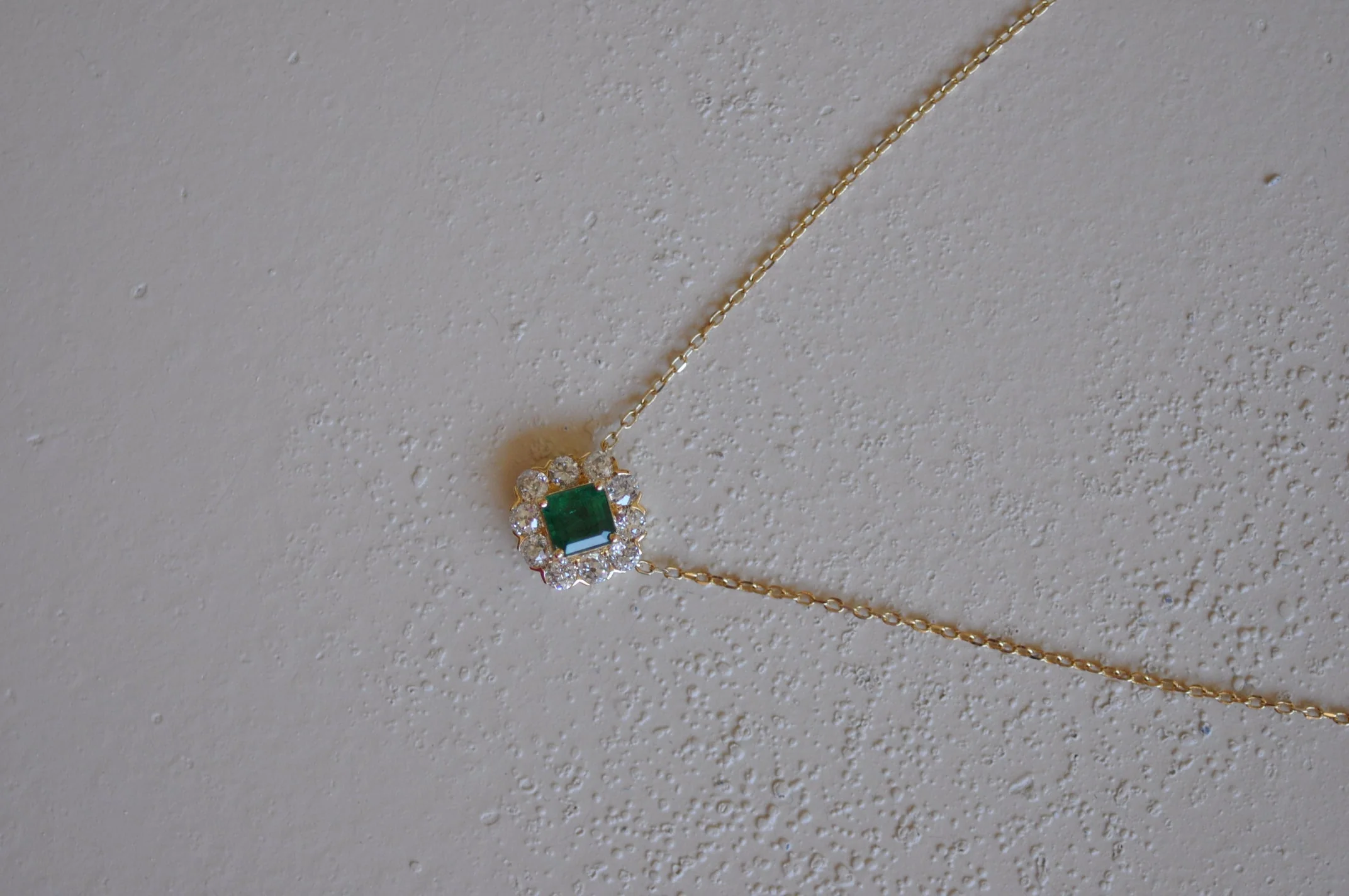 Vintage yellow gold emerald diamond pendant  - Image 2