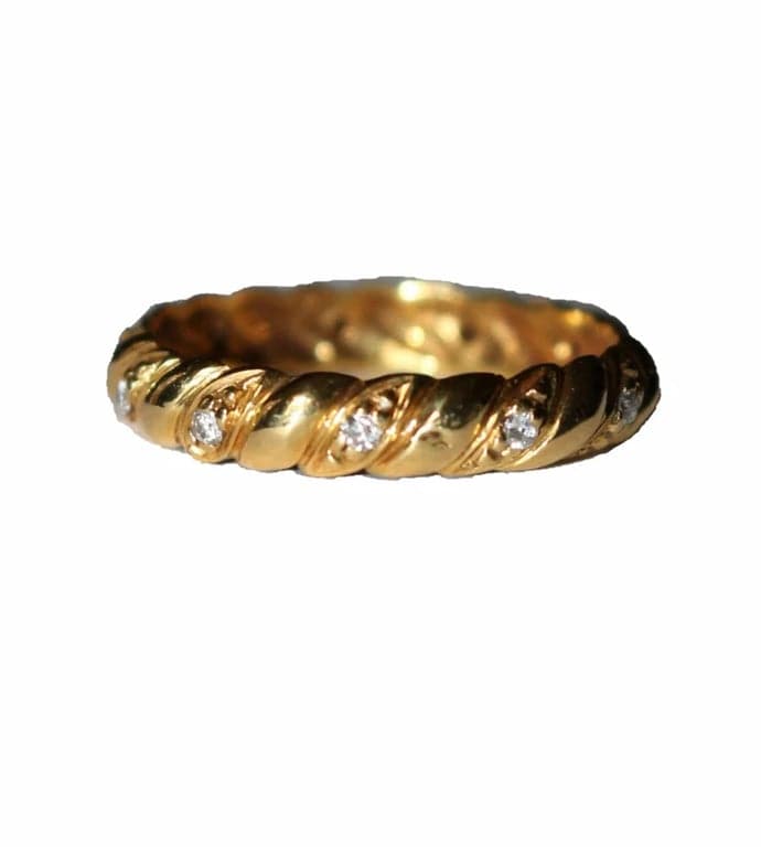 Yellow gold and diamond wedding ring - Image 5