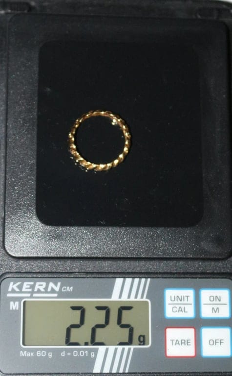 Yellow gold and diamond wedding ring - Image 7